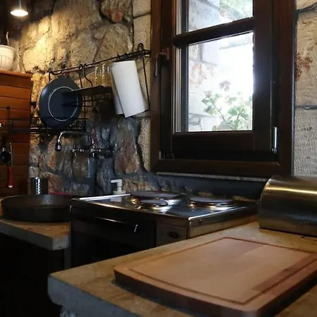 Wood & Stone Dream View House B Diaporos
